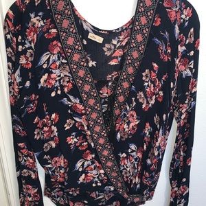 Cropped long sleeve shirt